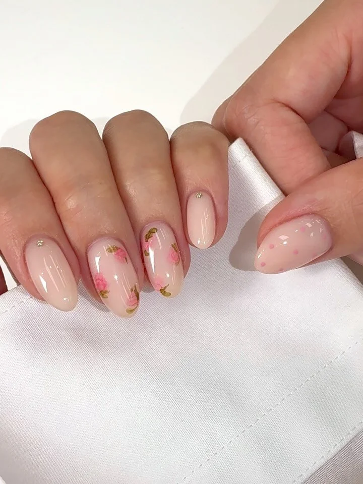 Lovely moods 🫧🥳
.
.
#specialdesigns #sydneybestnailshop#nailgallery#nailgallerysydney