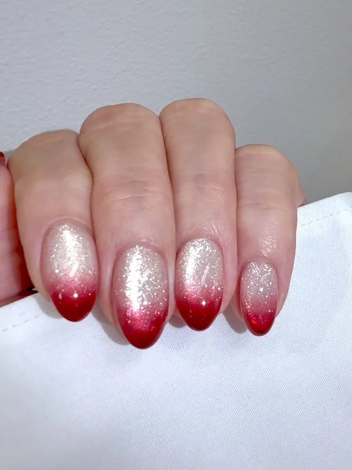 Magnetic ombr&eacute; 👍🥳
.
.
#specialdesigns #sydneybestnailshop#nailgallery#nailgallerysydney