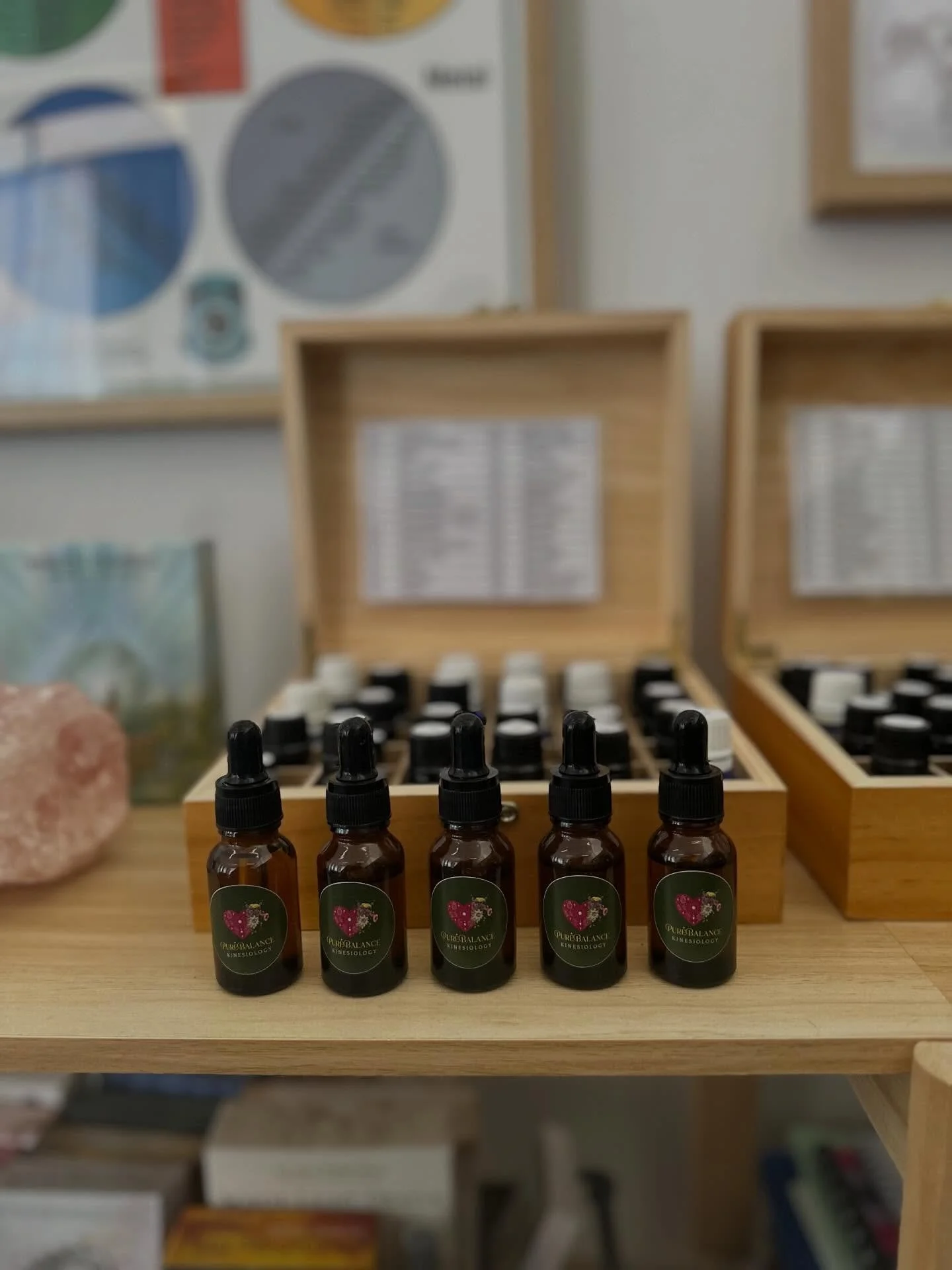 Why I use aromatherapy + flower essences in sessions&hellip;🌸

If you&rsquo;ve worked with me, you&rsquo;ll know I often bring in essential oils or flower essences.

It&rsquo;s never random.

When I&rsquo;m muscle testing, I&rsquo;m listening for wh