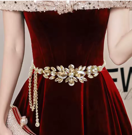 gold rhinestone belt.png