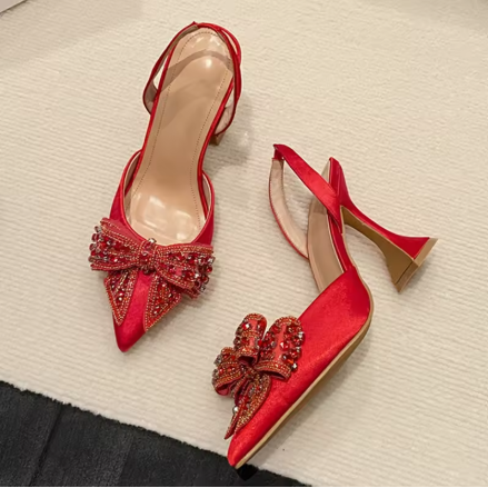 red fancy bow shoes.png