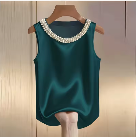 green blouse.png