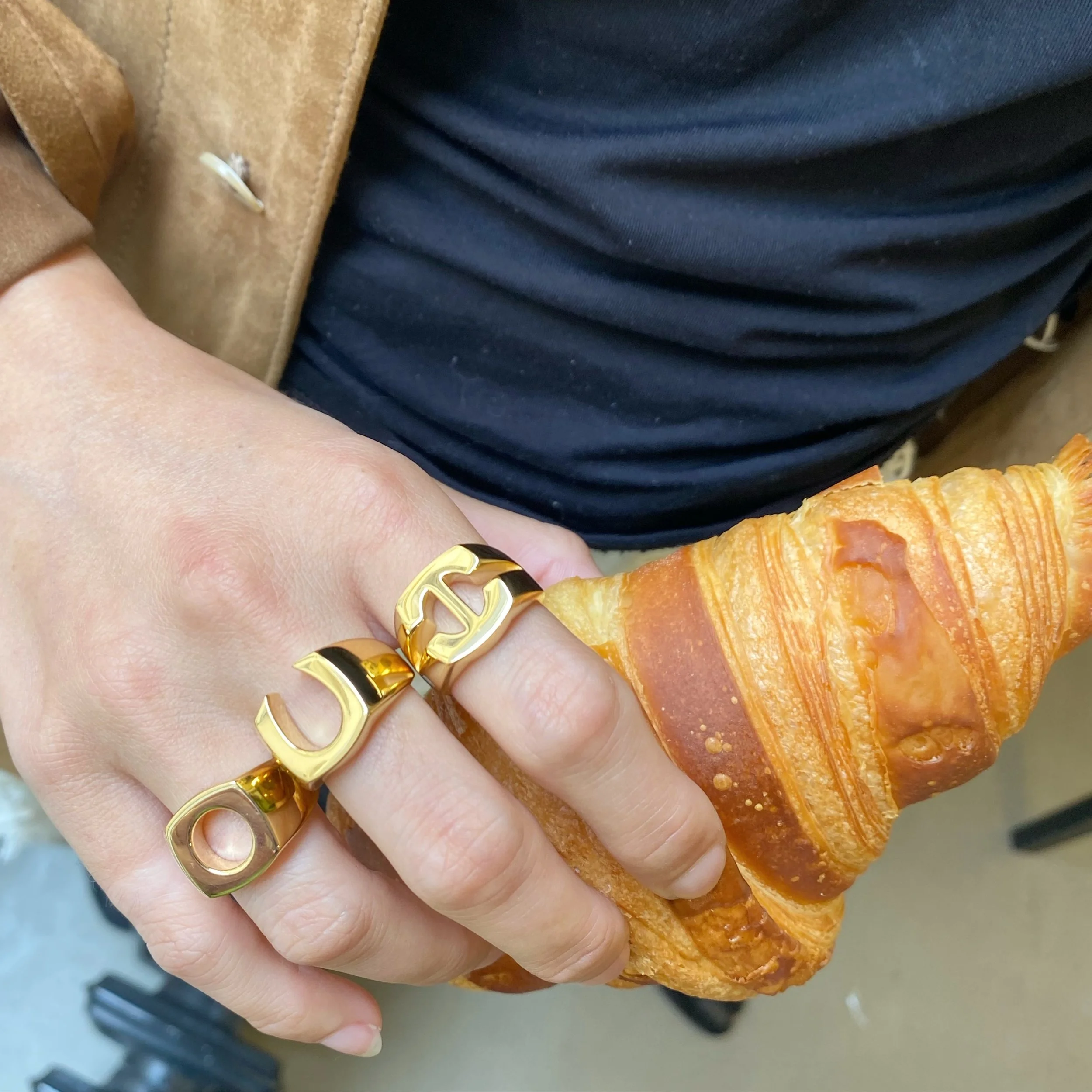 OUI❣️another paris market filled with beautiful jewels, delicious desserts, and so much love. until next time.. 〰️