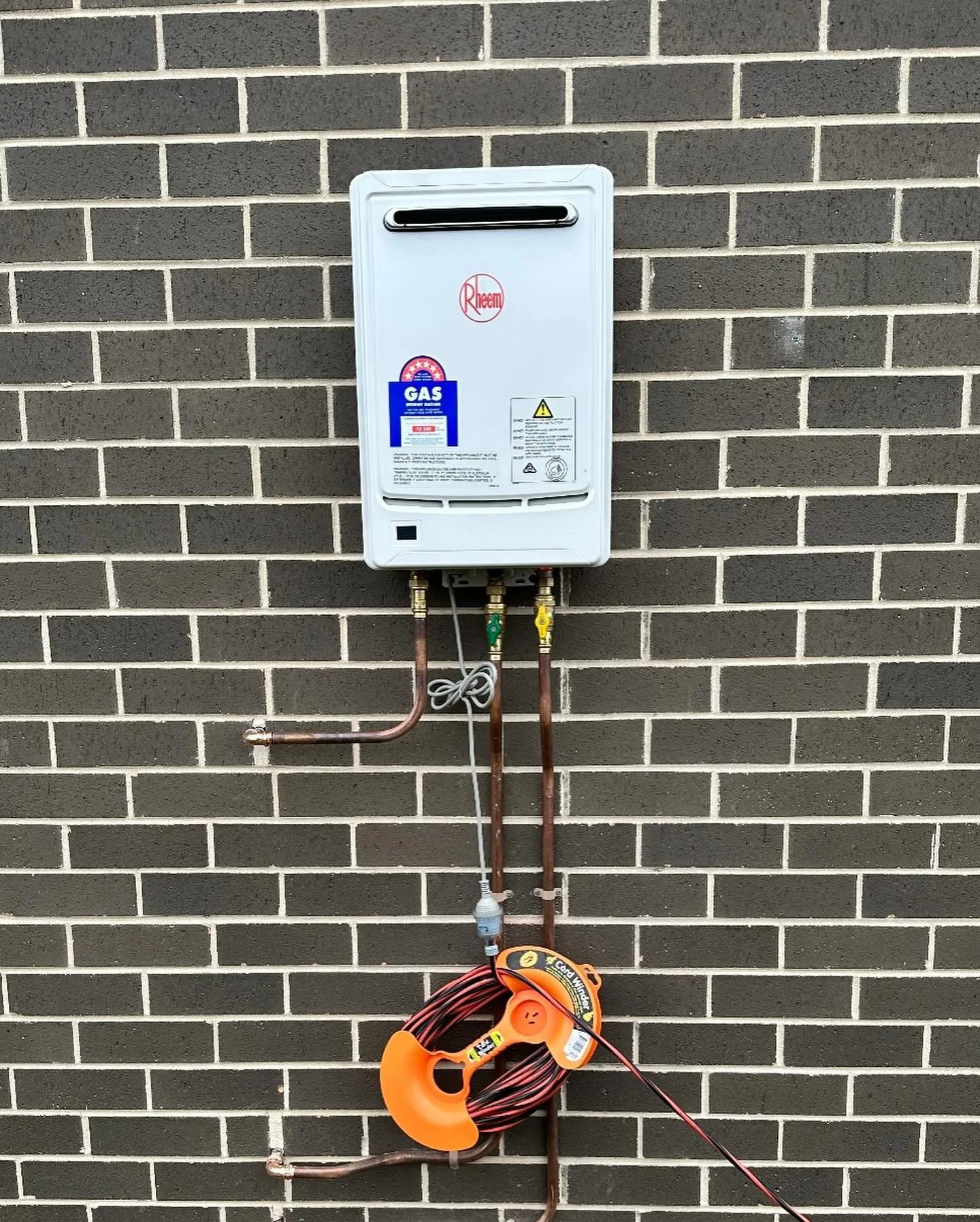 Removed old storage gas hot water system and upgraded with a new instantaneous gas hot water system. Clients stoked with new system as they&rsquo;ll never run out of hot water again 🔥🔥 just waiting on a new power point.