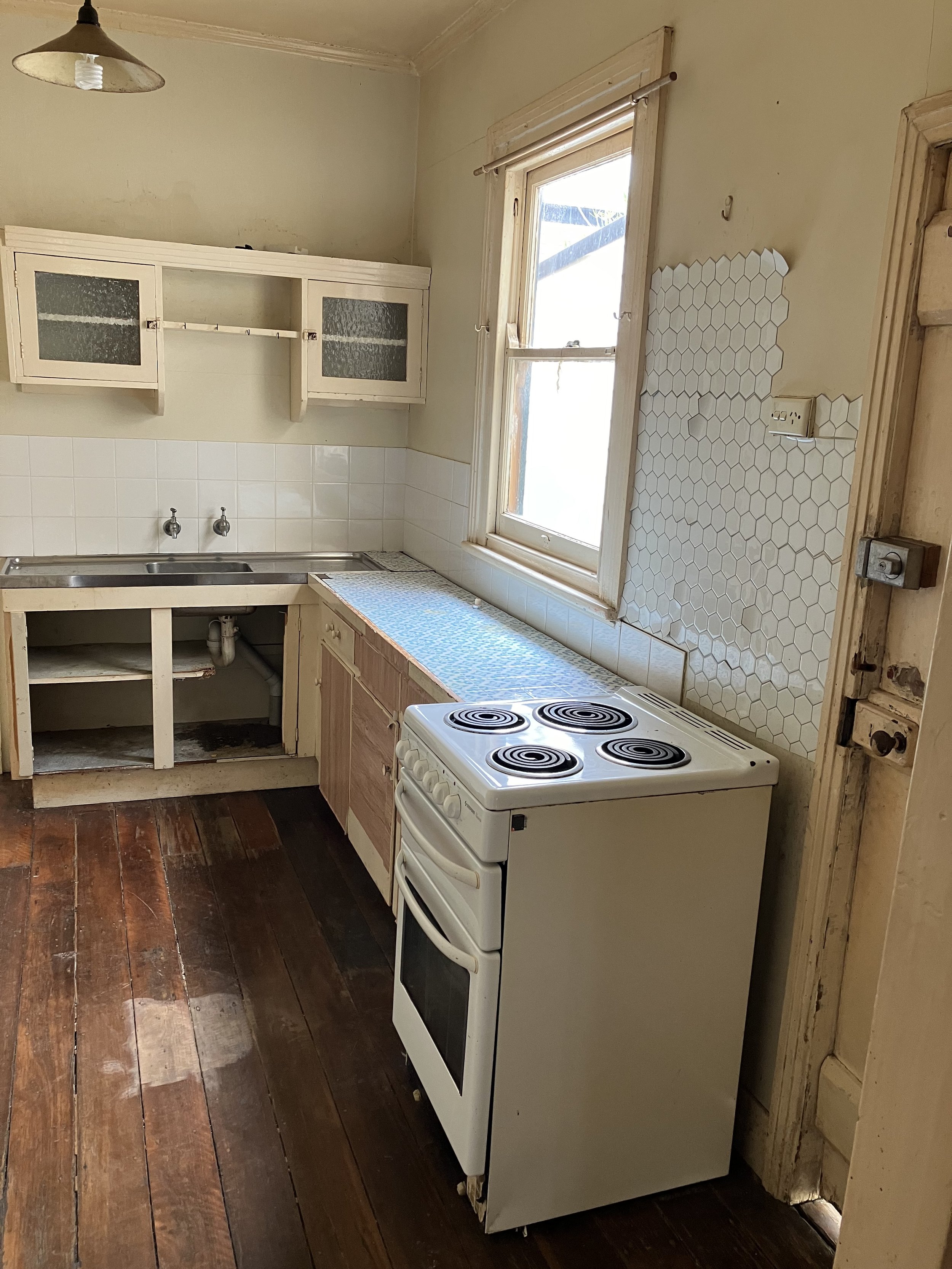 Kitchen before.jpg