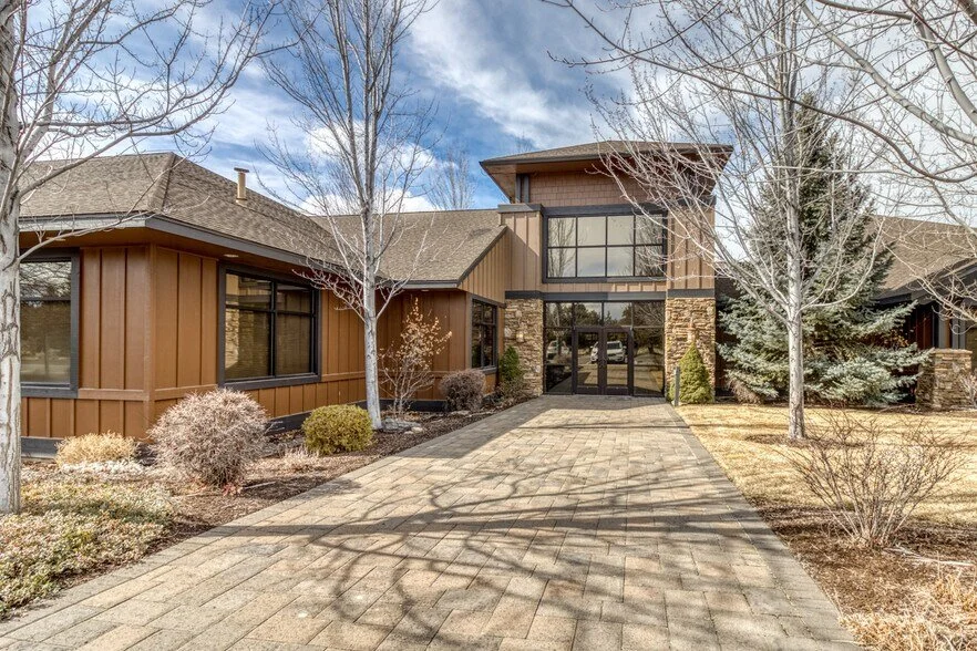 7555-Falcon-Crest-Dr-Redmond-OR-Building-Photo-1-Large.jpg