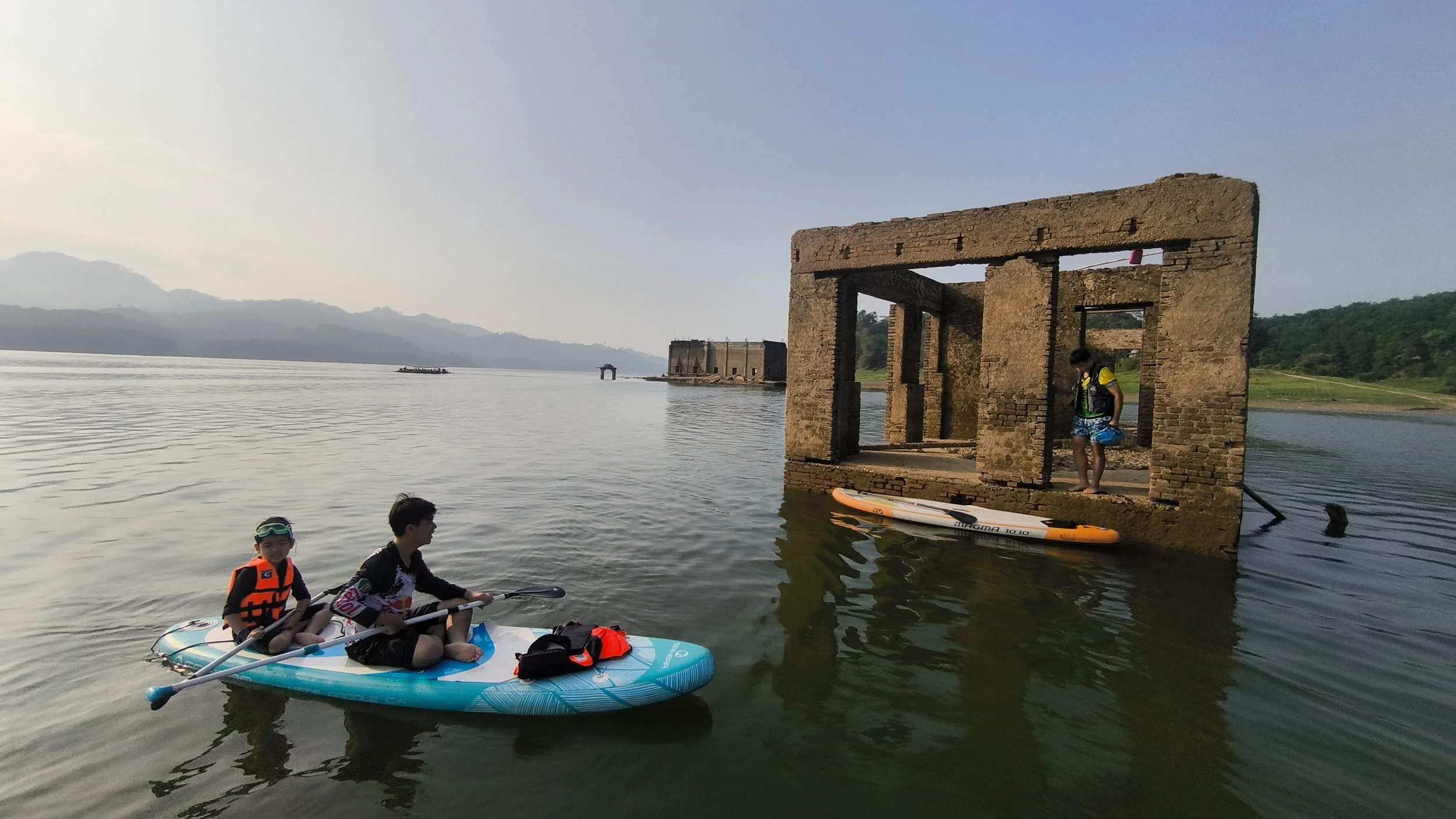 sup-board-exploring-sangkhlaburi-underwater-temple.jpg.jpg