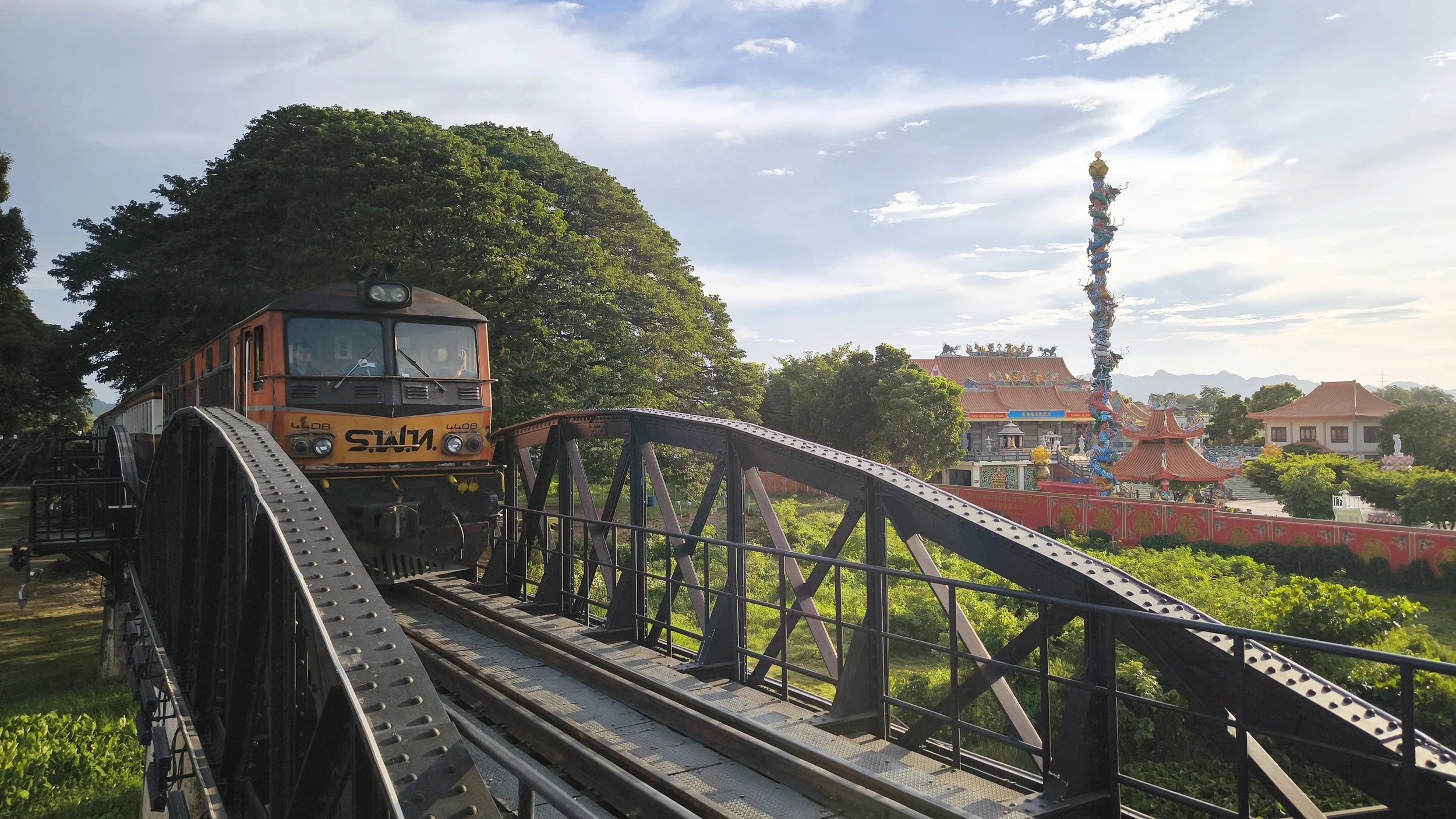 train-tour-death-railway-kanchanaburi.jpg