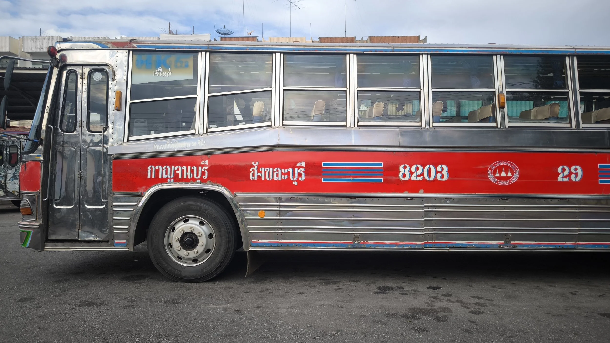 red-bus-public-transport-kanchanaburi-sangkhlaburi.jpg