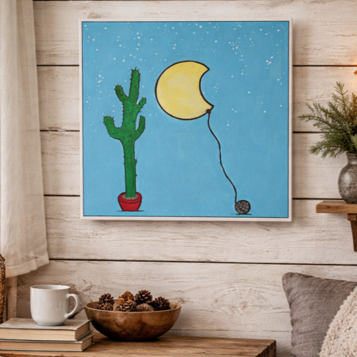 Dipinto di un cactus in vaso rosso, una luna a forma di pallone con una cordicella e un peso sulla parete di legno con cielo stellato.