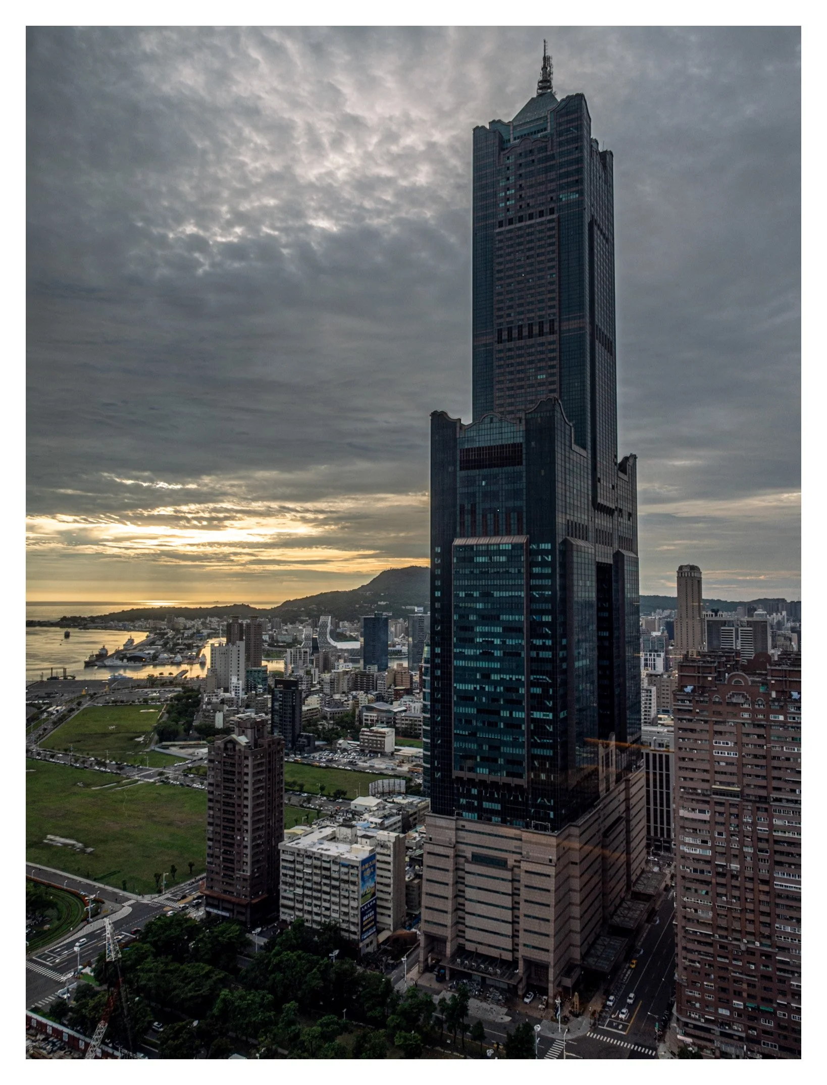 Day 250/365 The Concrete Leviathan: Confronting Kaohsiung’s 85 Tower
