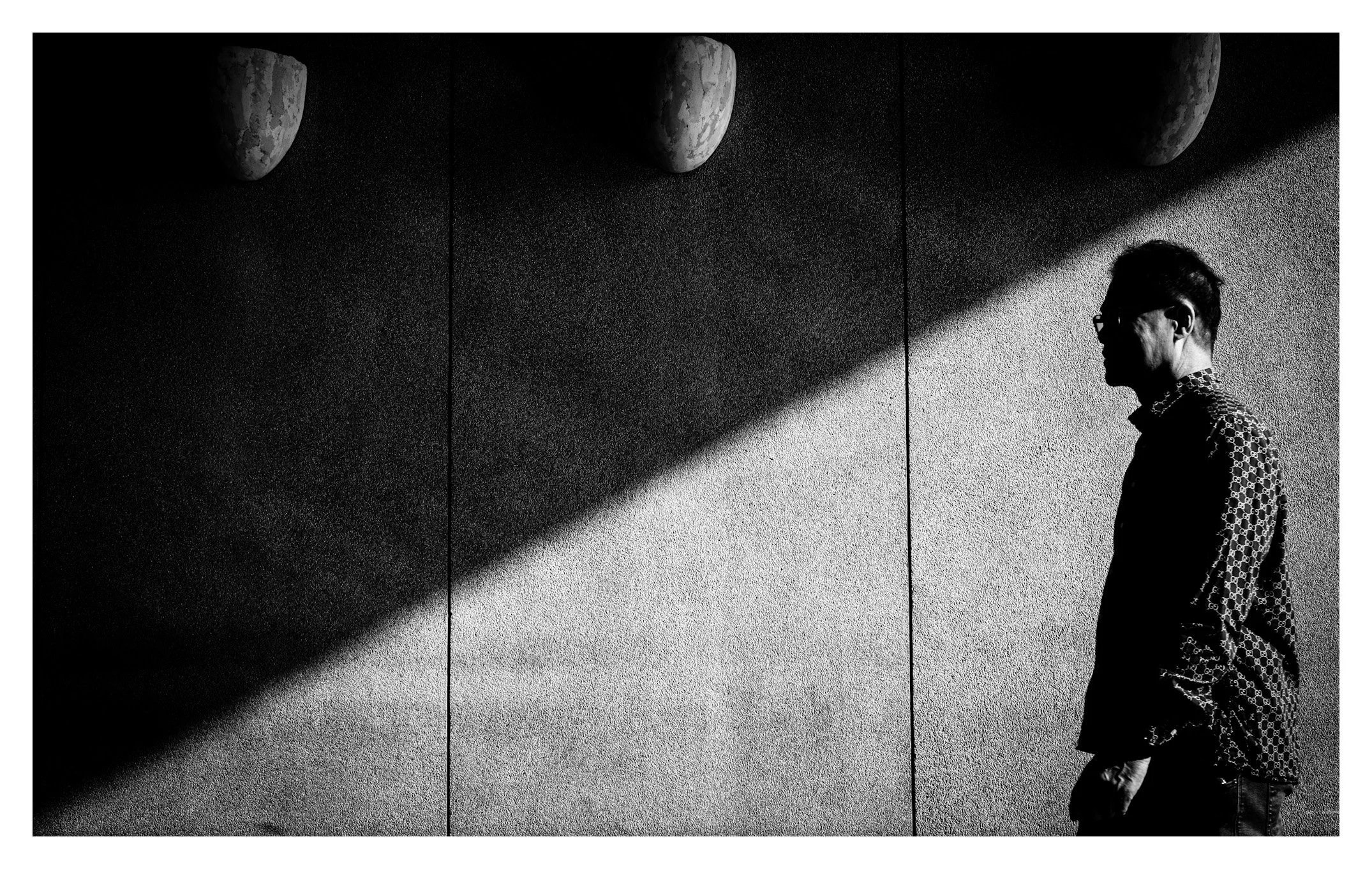 Day 74/365 The Architecture of Shadow: Mastering the High-Contrast Silhouette