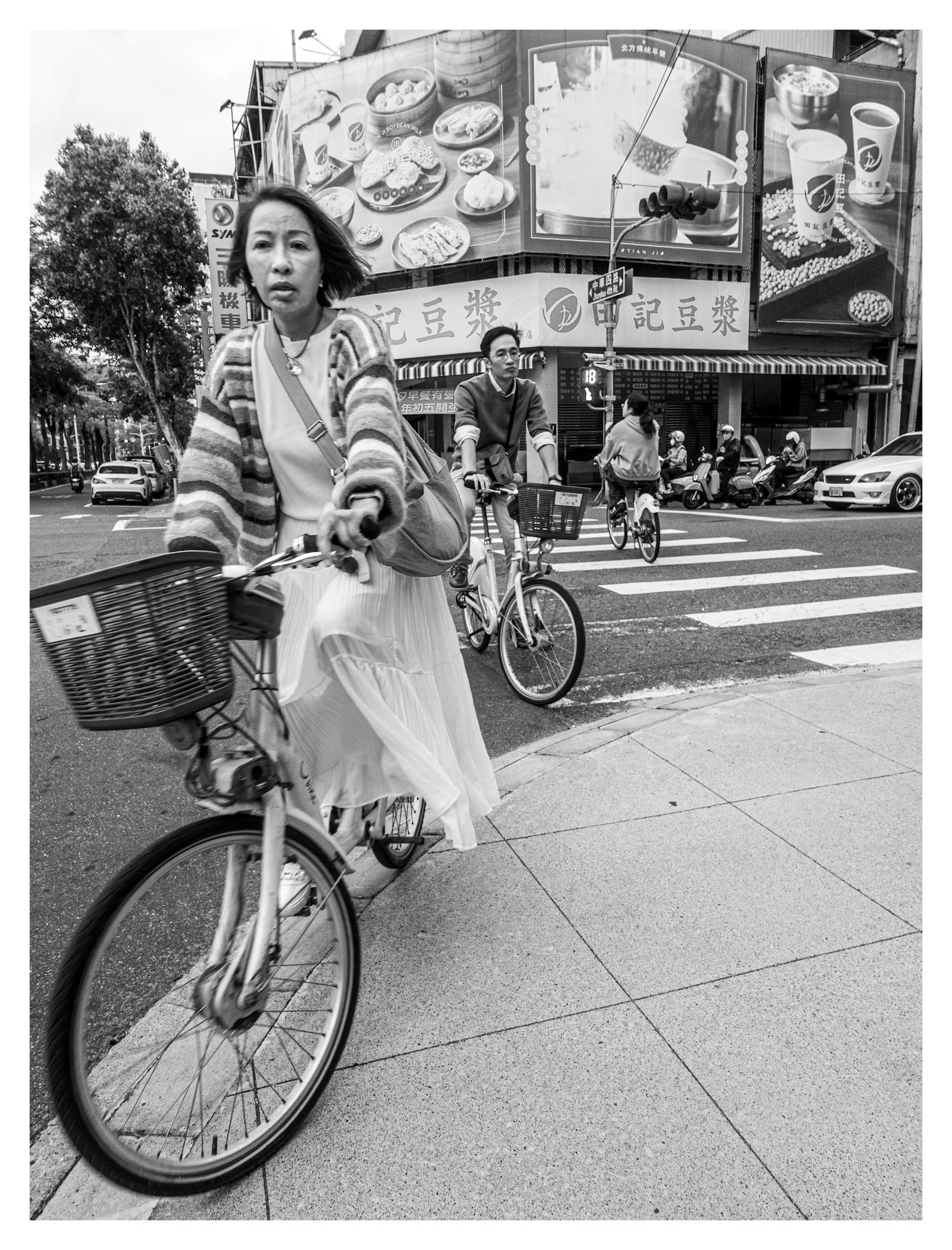 Day 121/365 The Raw Pulse of Kaohsiung: A Study in Southern Motion