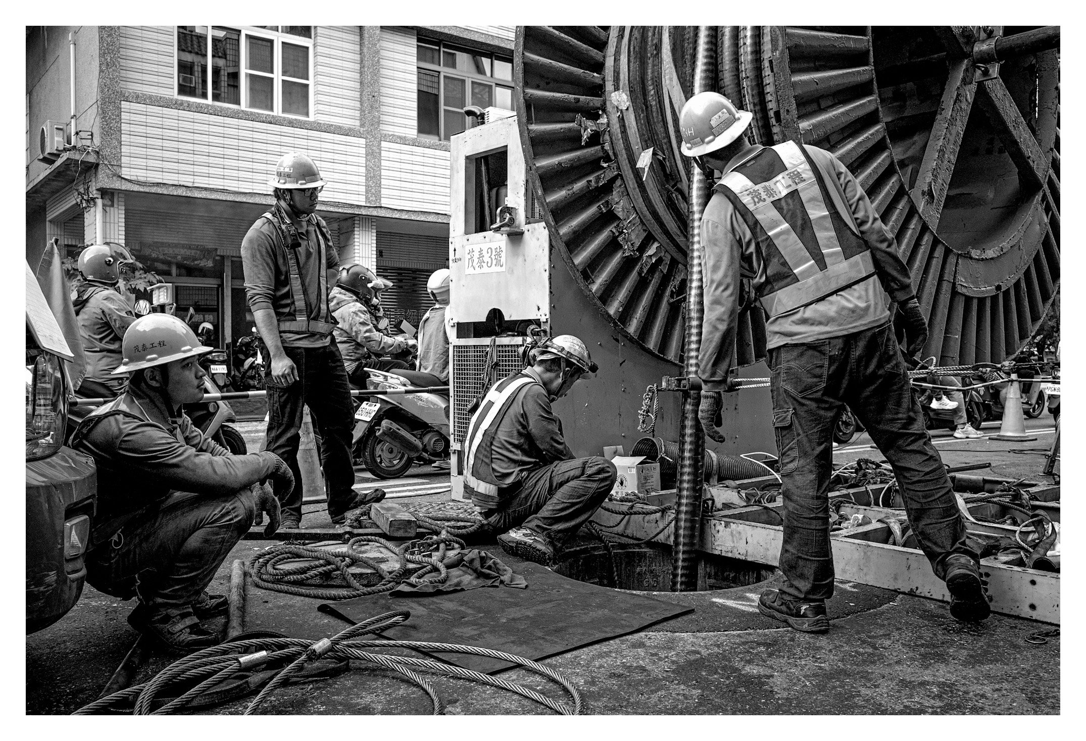 Day 100/365 The Weight of Wire: Constructing Narrative on the Streets