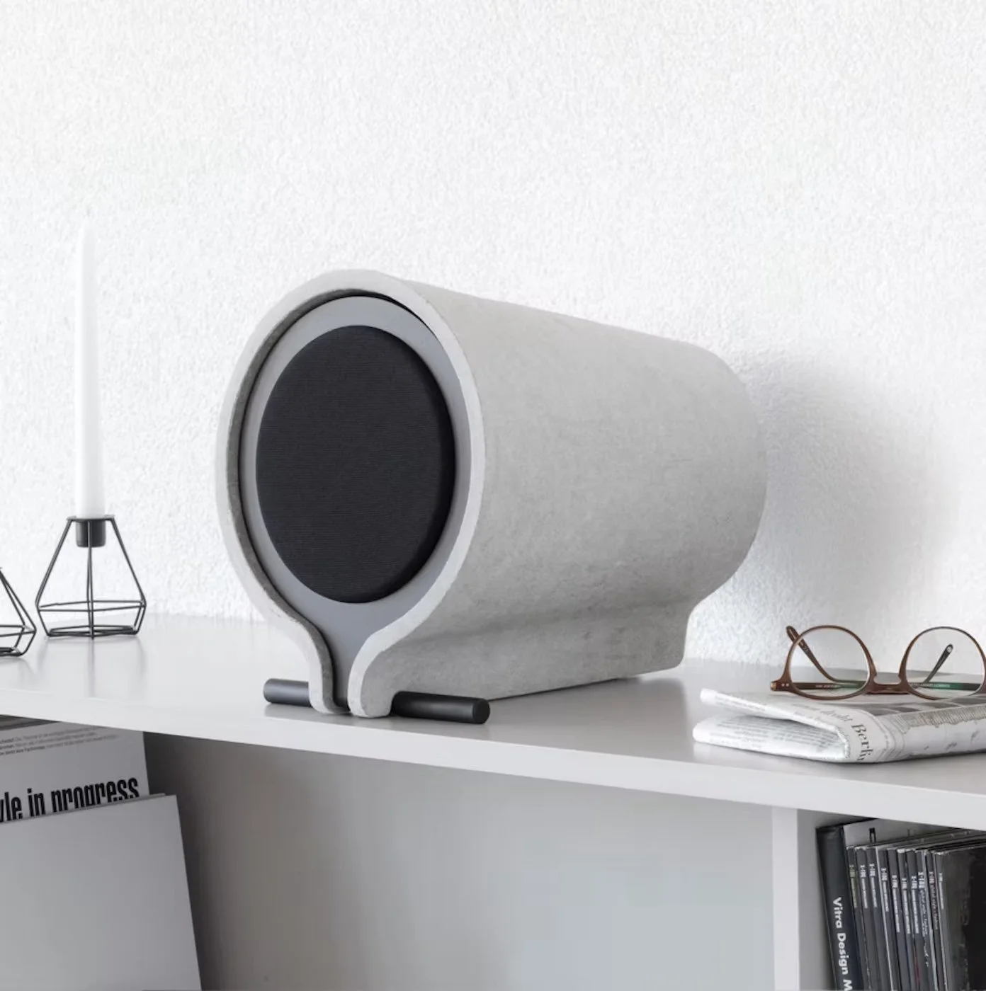 VONSCHLOO L2 Audio‑Lautsprecher in Weiß auf Sideboard