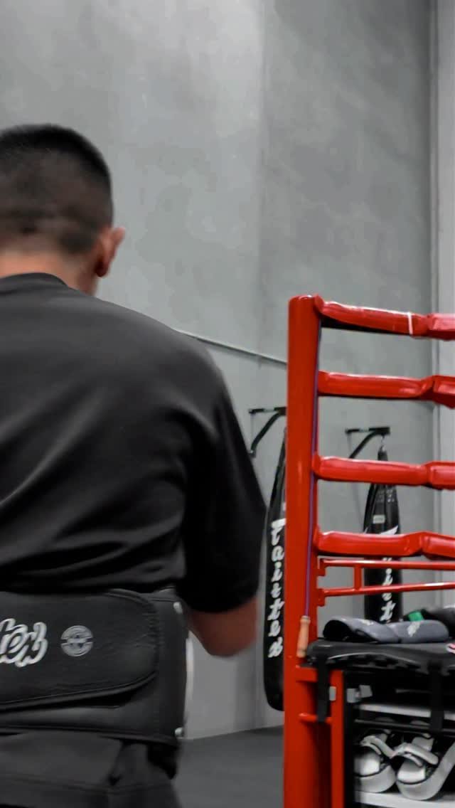 Ramesh @the__headhunter getting ready with the boss @168_anthonyt for the @mtl_aus 4-MAN tournament down in Brisbane 💥
#Muaythai #168Muaythai #Headhunter