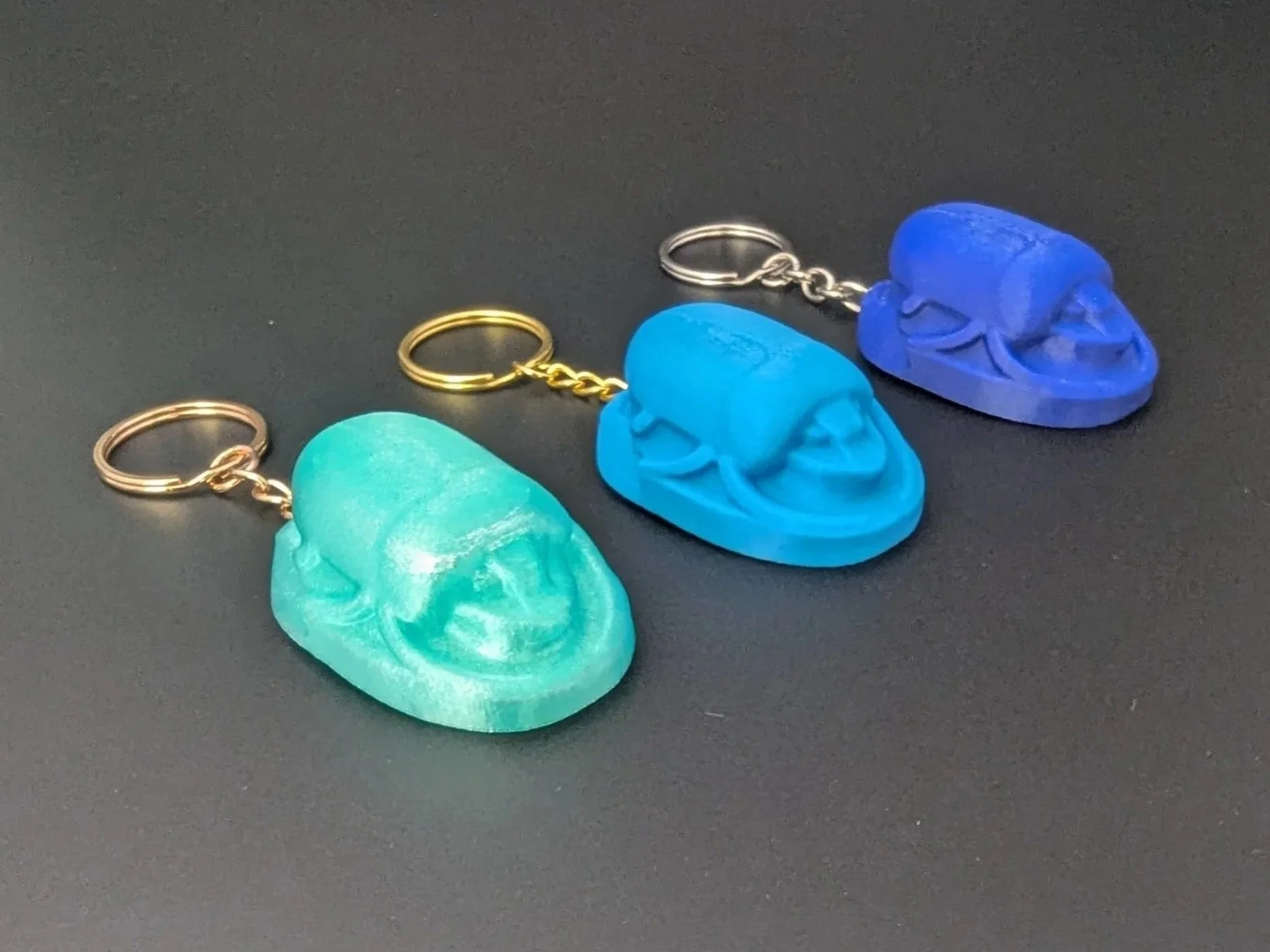 Robuster Skarabäus-Schlüsselanhänger aus PETG, 3D-gedruckt & handveredelt. Blautöne