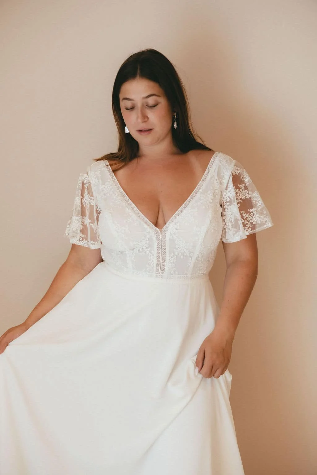 Robe Madame a dit oui avec haut en dentelle et manches papillon