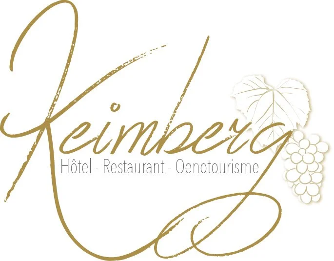 Logo du Keimberg, un hôtel, restaurant et oenotourisme avec des raisins et une feuille