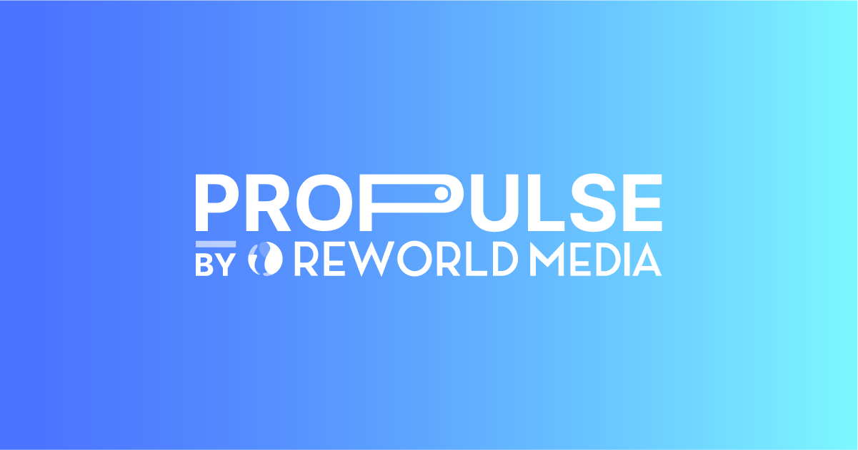 Logo de Propulse par REWORLD MEDIA sur fond dégradé de bleu à turquoise.