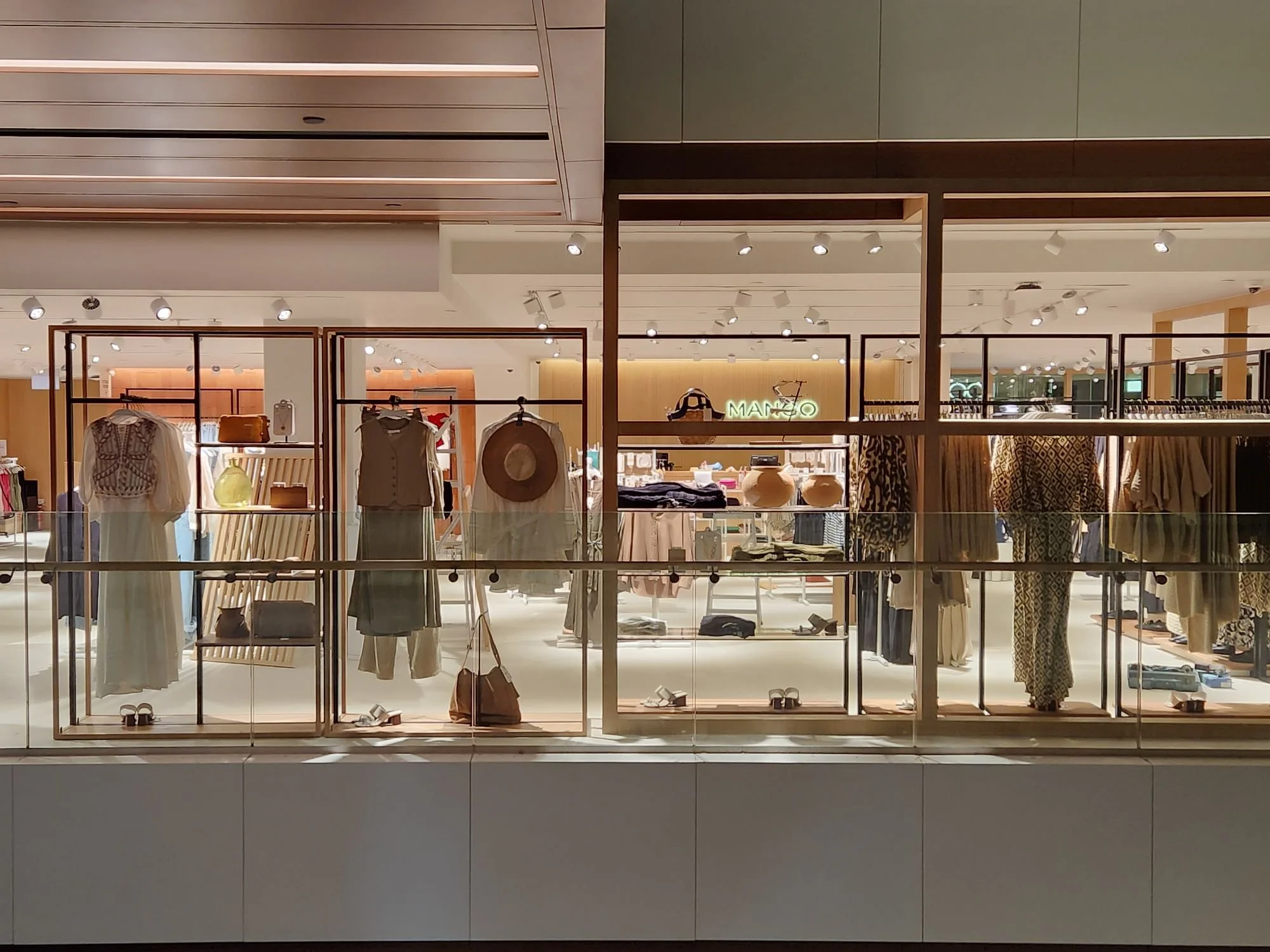 SJH-Commercial-Renovation-SG-Retail-Mango-Raffles-03.jpeg