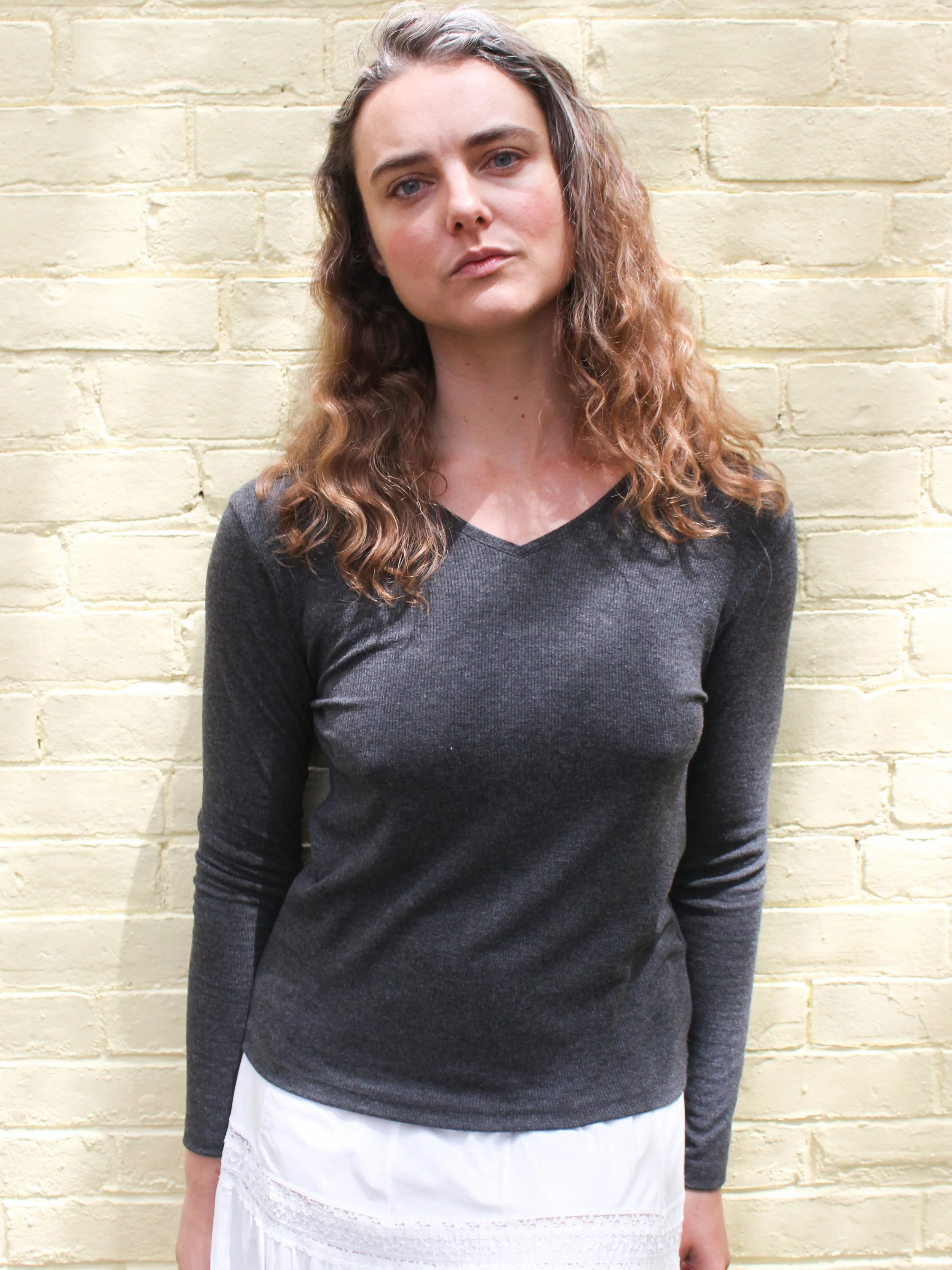 Hiro V-neck in Grey Rib