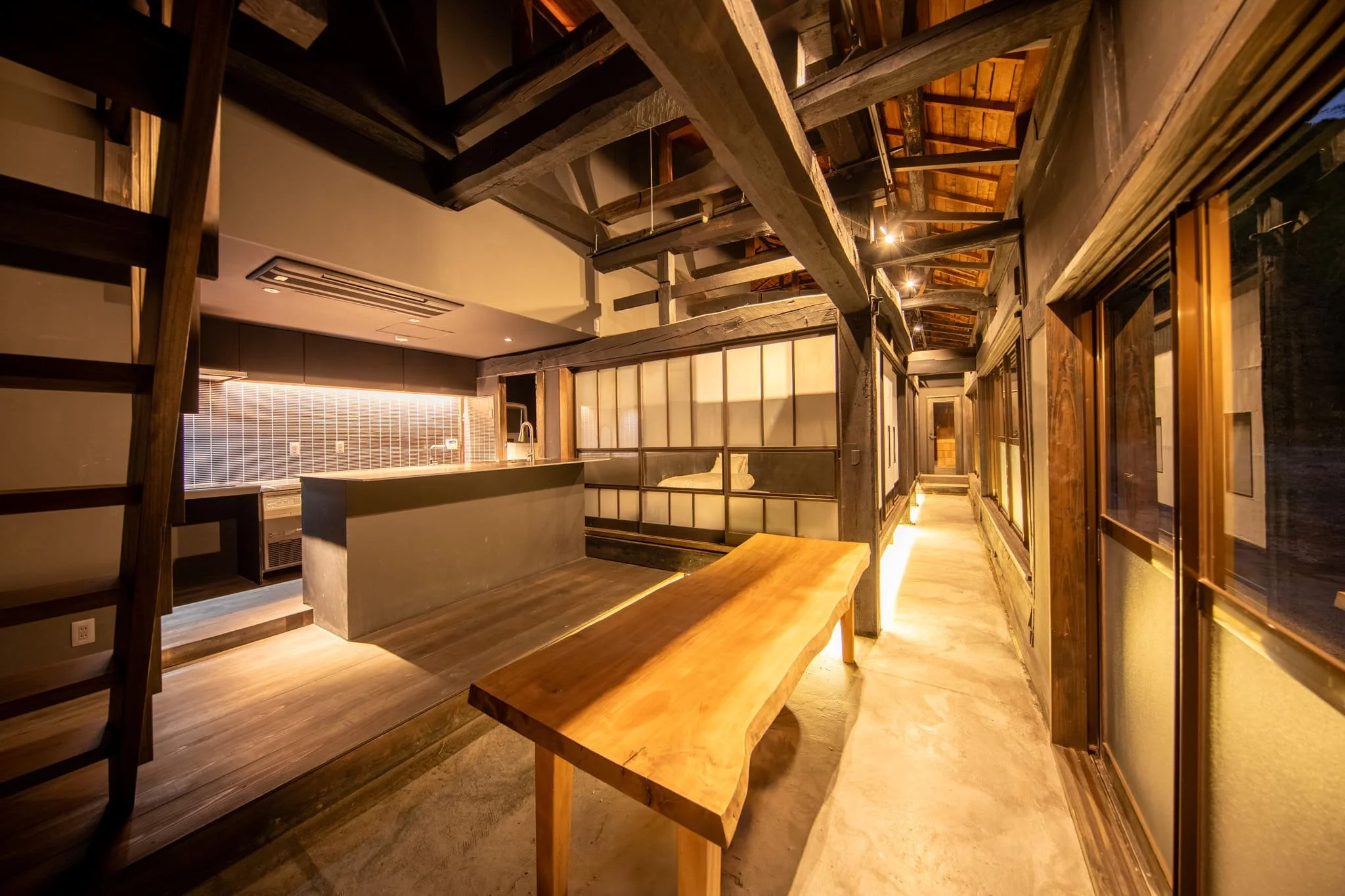 古民家を改装した上質でモダンな和の空間