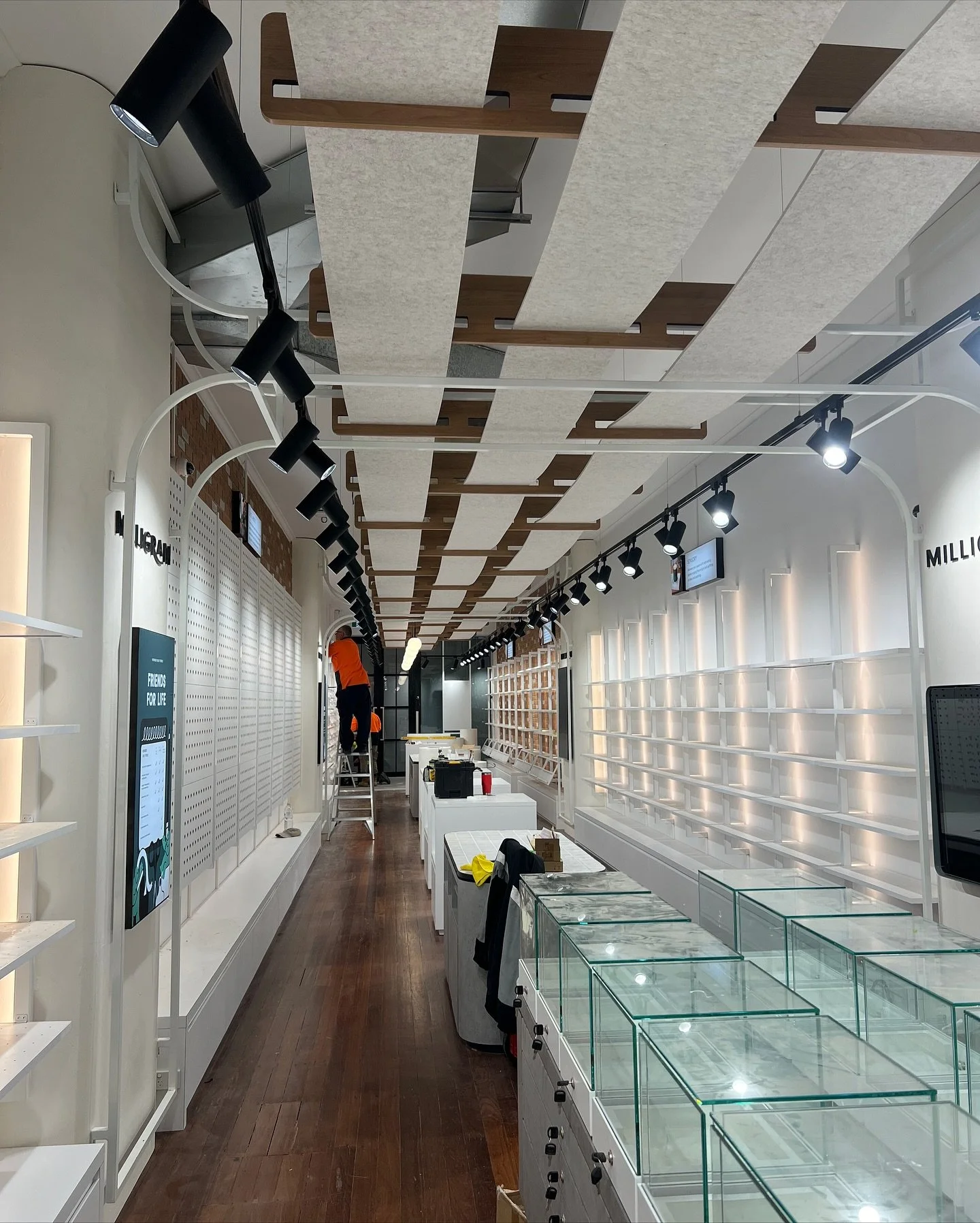 Recent shop fit-out completed in Rundle Mall💡

This shop fit-out consisted of a full electrical and communications upgrade:
✅ Sleek LED strip lighting
✅ Illuminated signage
✅ Suspended track lighting and modern pendant lighting 
✅ Concrete chasing t