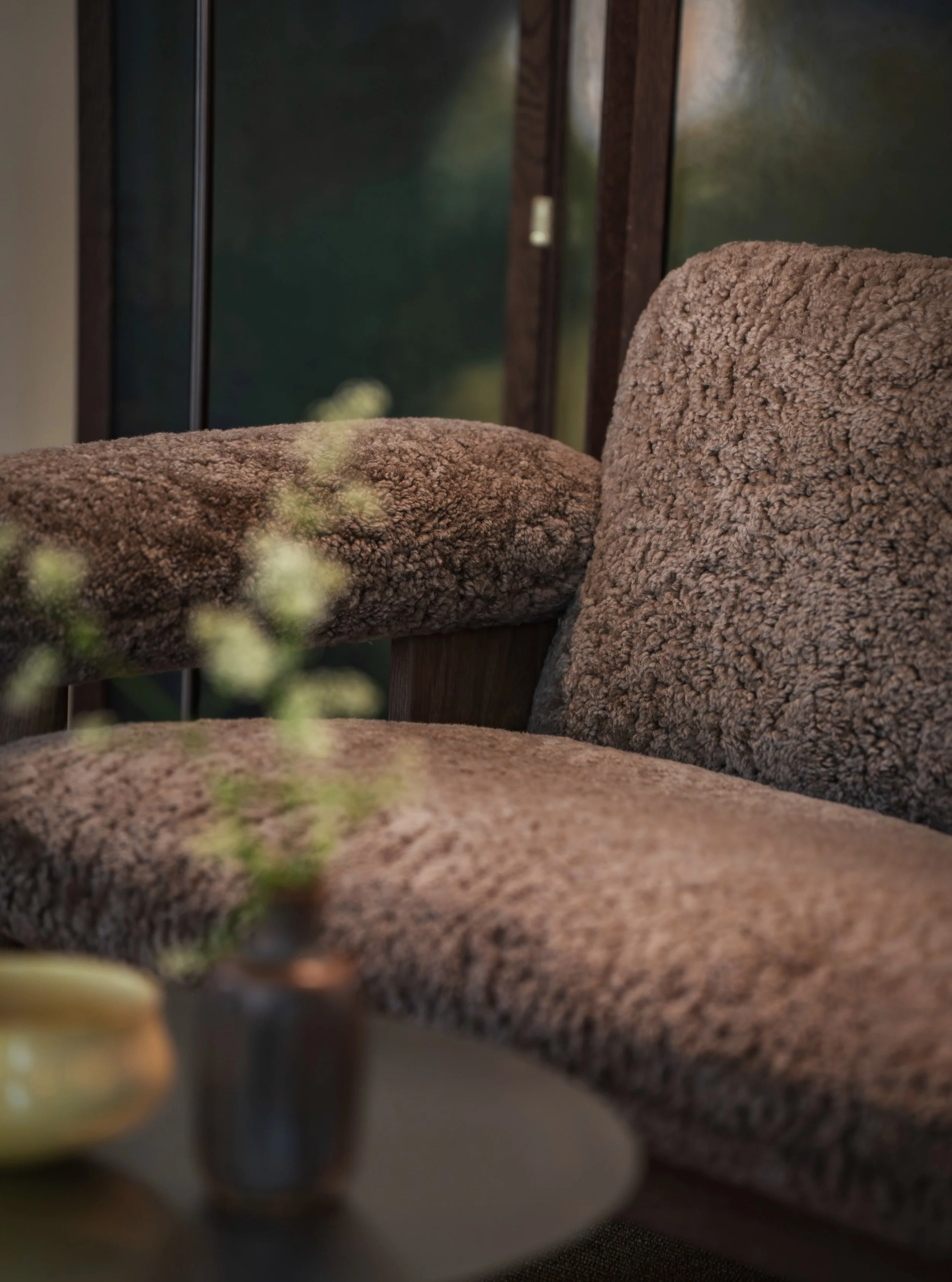 Sahara sheepskin brings softness and warmth into the room.

Its natural, tonal finish balances the clean architectural lines of the space, while the sculptural form creates a beautiful place to pause.

Photographed by Eddie &amp; Lou Joia Studio

#Sc