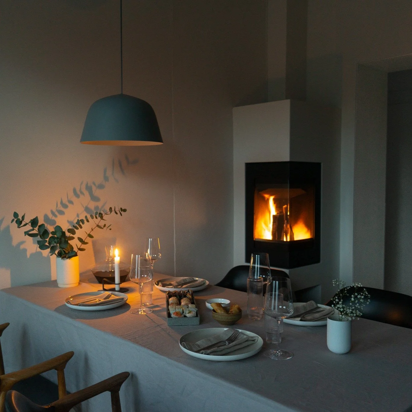 Fra intim frokost til langbord for hele vennegjengen 🍷✨ 

Selv om man har liten plass er det deilig &aring; ha mulighet til &aring; invitere mange p&aring; middag. N&aring;r det bare er hverdagsfrokost, klappes det sammen og tar minimalt med plass &