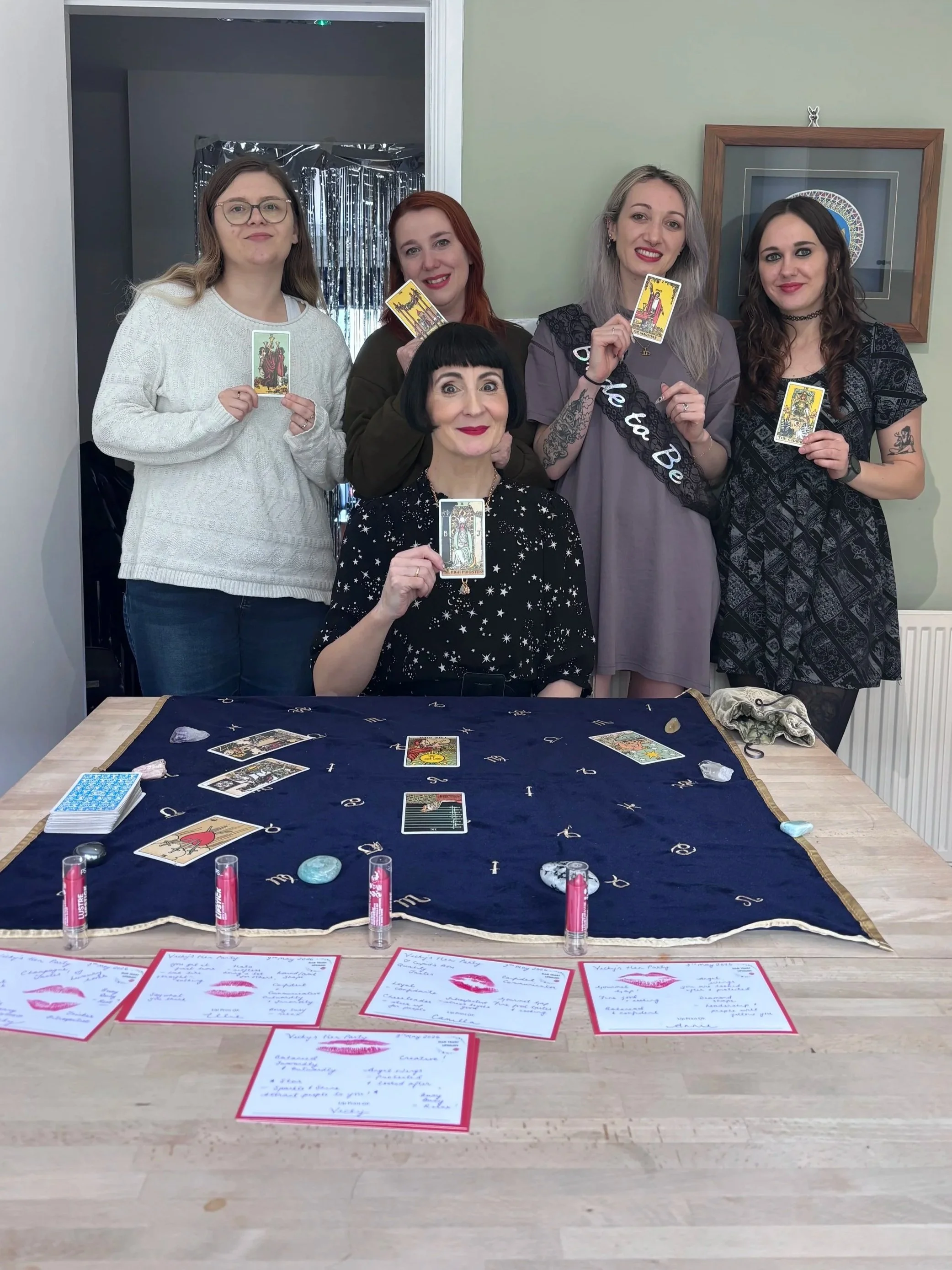 Hen Party - Tarot & Lipsology