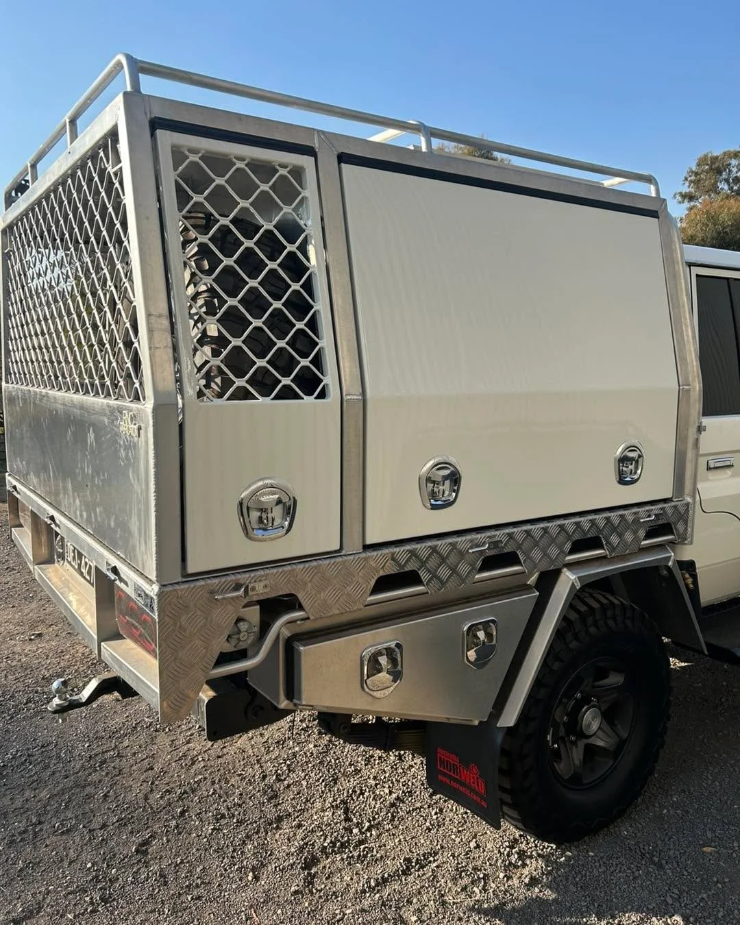 Aluminium canopy custom made to suit customers existing tray 🤝 

-Rear dogbox
-Fridge slide
-Pull out draw 
-Spare tyre mount
-Solar panel
-Roof rack
-LED light mounts
-Powdercoated doors
