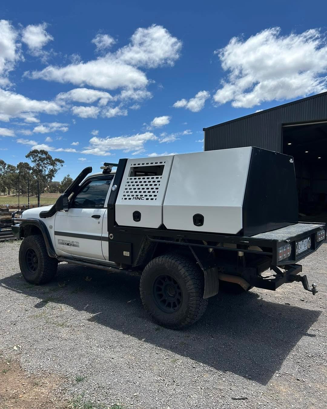 Pair of custom aluminium canopies to suit customers Ute tray 👌

800mm Dogbox/Canopy 
-Drawer Fridge installed
-Travel buddy oven
-Shelving
-Lift off legs points 

1000mm Canopy 
-Upright fridge installed
-Induction cooker with pull out bench
-Drawer