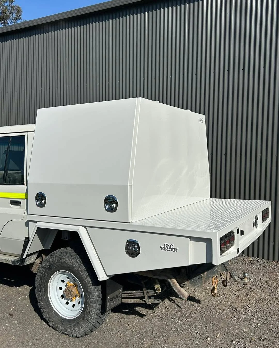 Chassis mount canopy made to order for Ballarat Gold Mine ⛏️

-1100mm aluminium canopy body
-Canopy drawers and shelving 
-Aluminium undertray toolboxes
-Undertray spare tyre holder

Powder Coated white
