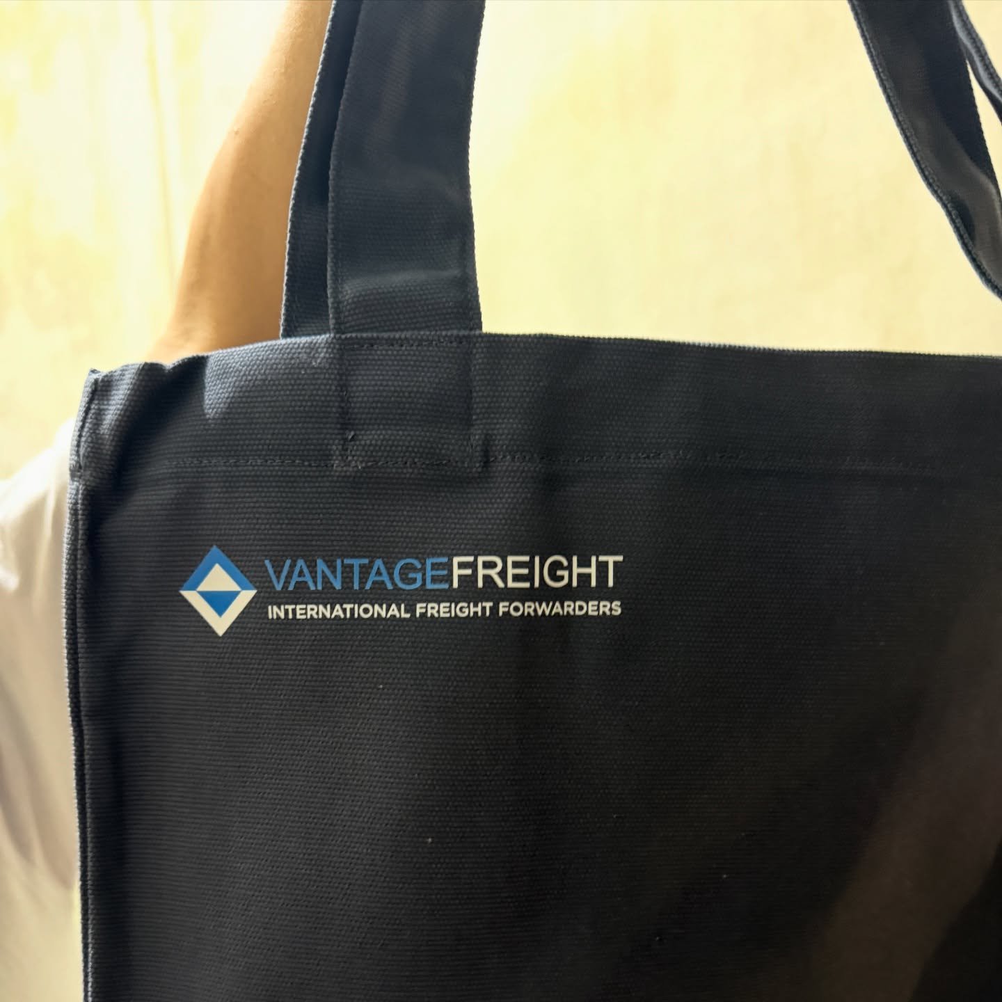Custom printed as colour tote bags for Vantage Freight 📦 #customtotebags #totebagprintingsydney #sydneyprinters