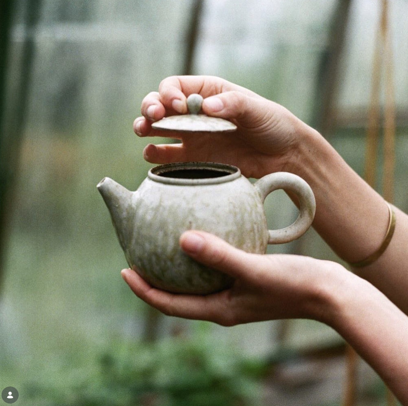 Pinch Teapots with Hannah Lawrence