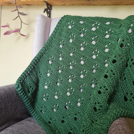 paw print blanket.webp