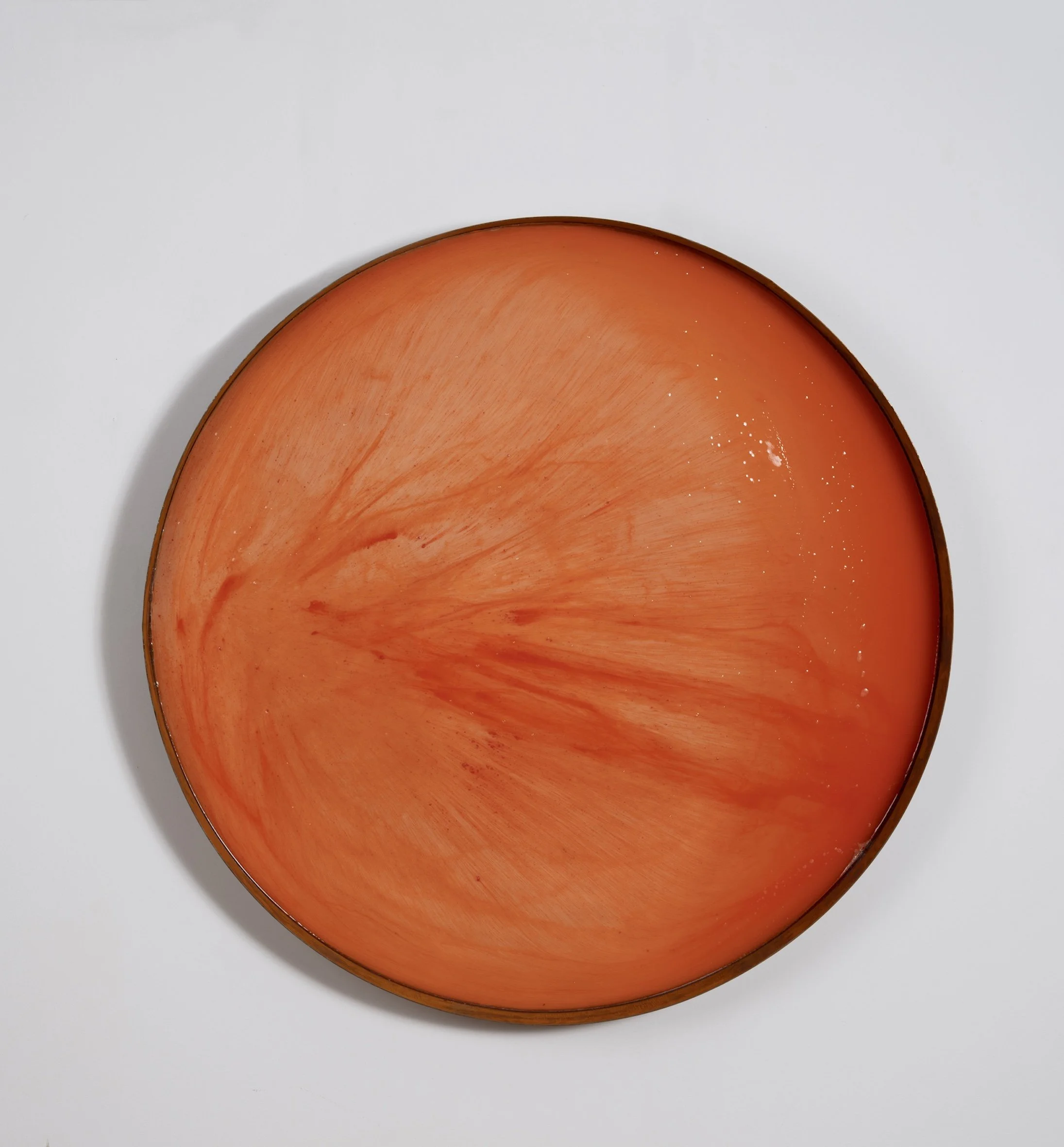 Isabel de la O "TONDO Fuego" 120cm diam. Resinas pigmentadas sobre aro metálico patinado.jpg