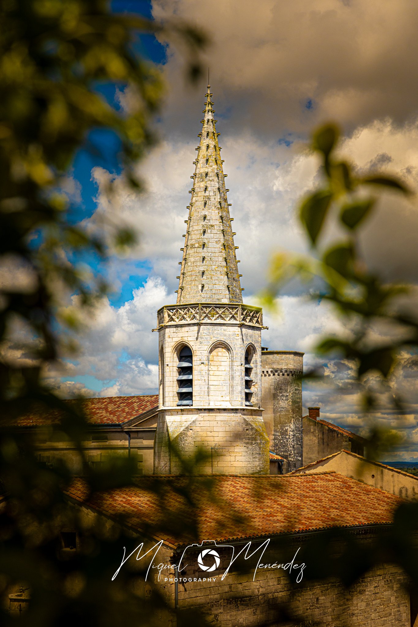Campanario en Arlés