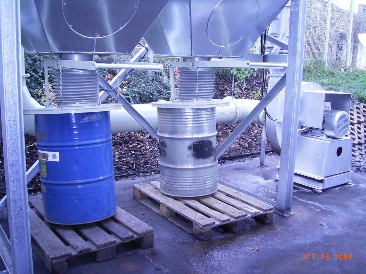 Frühe Materialaufnahme-Anlage der NOBRA GmbH von 2004, genutzt zur effizienten Rohstoffrückgewinnung und als Meilenstein im Ausbau moderner Edelmetallrecycling-Technik.
