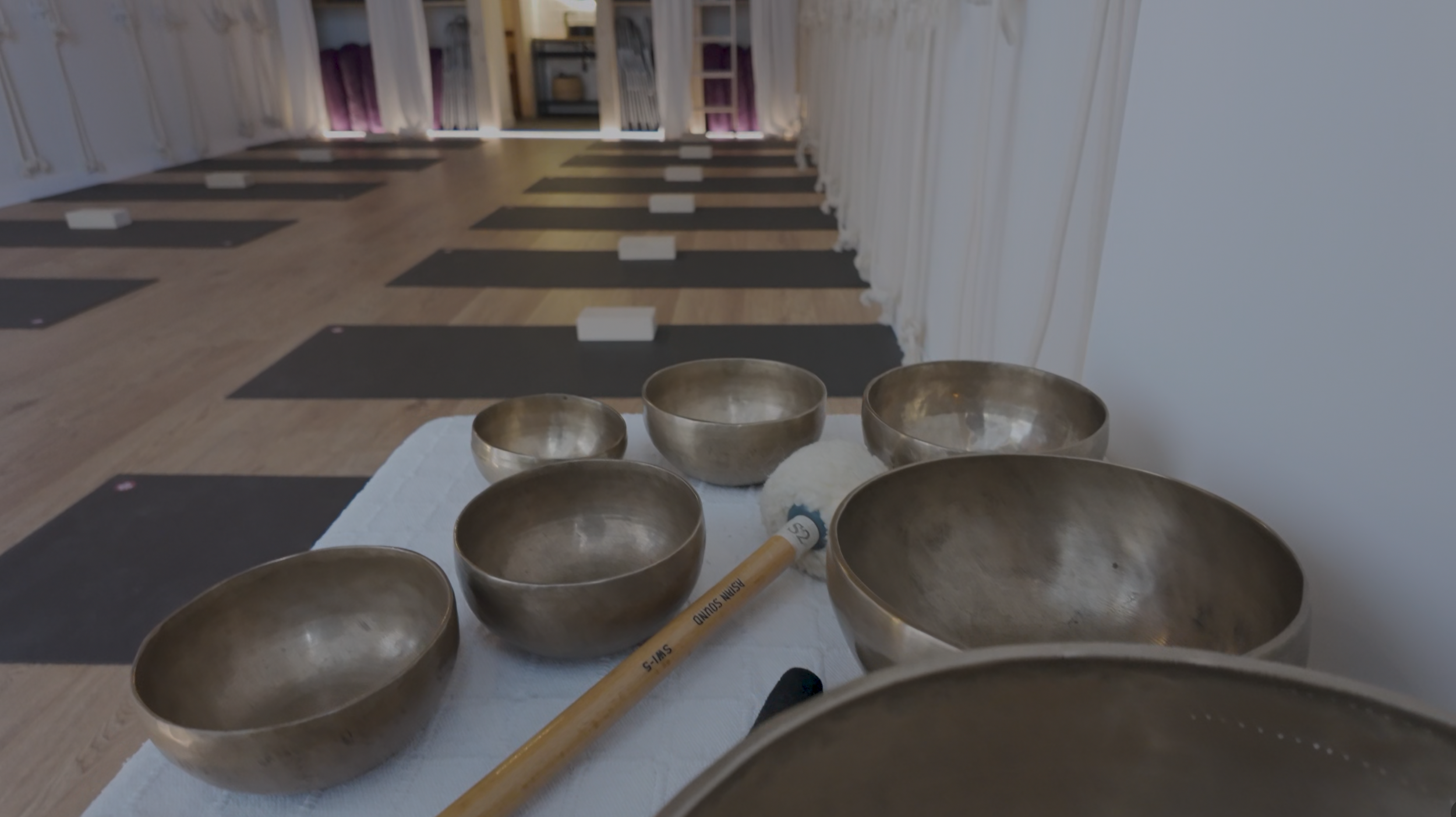 bano-de-gong-yoga-las-rozas-atelier.png