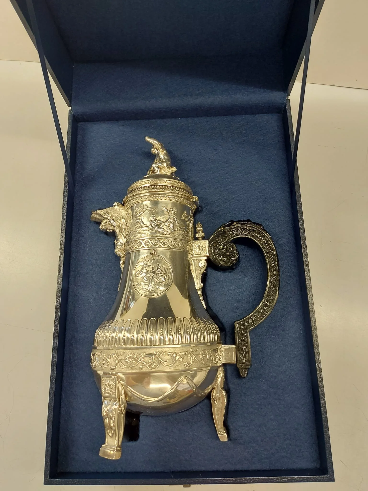 Écrin de stockage pour une cafetière d'époque Louis XVI