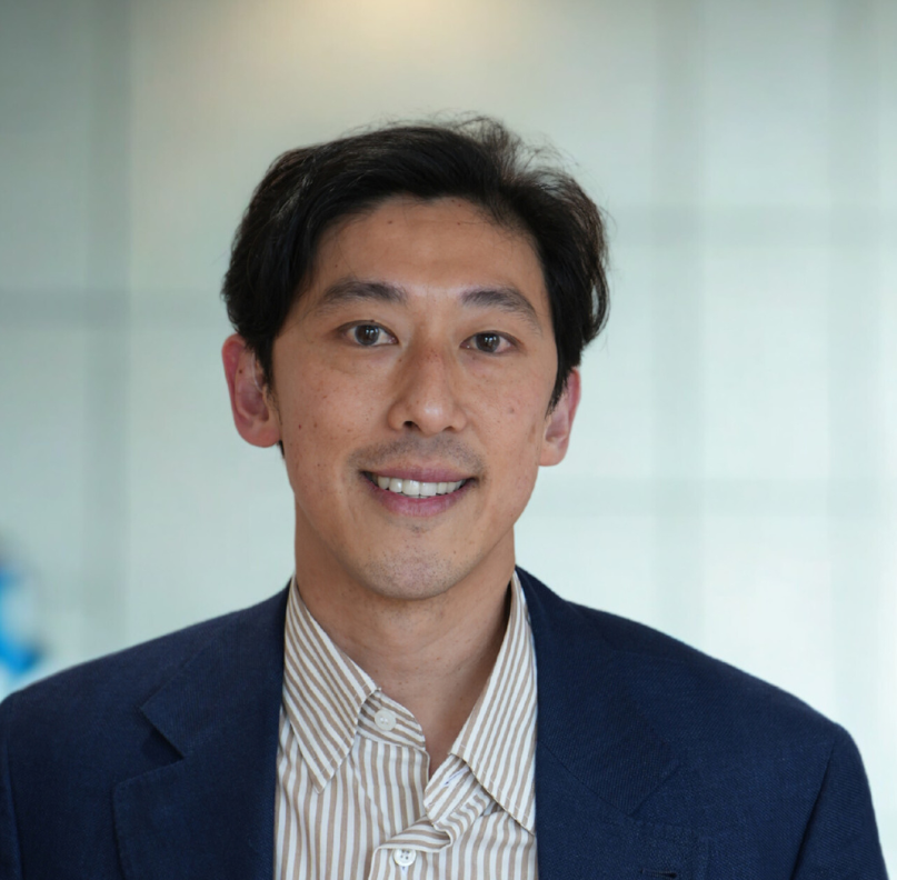 Mr Kuen Yeow Chin, leading Consultant Plastic and Reconstructive Surgeon at Apex Skin Clinic, specialising in skin cancer surgery, complex wound reconstruction, and personalised surgical care across Berkshire, London, and Surrey.