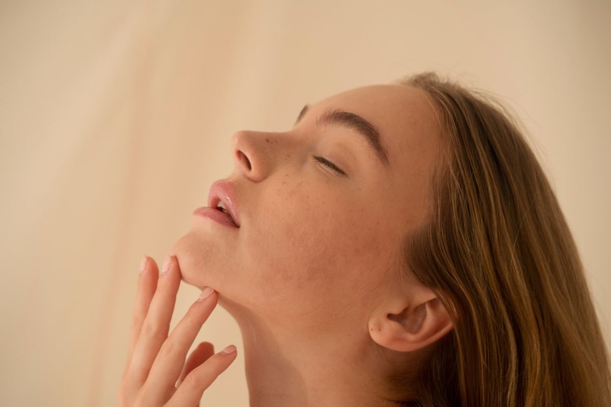 Close-up of the back of a person's neck showing red, scaly, and inflamed skin, indicating a skin condition such as psoriasis or eczema.