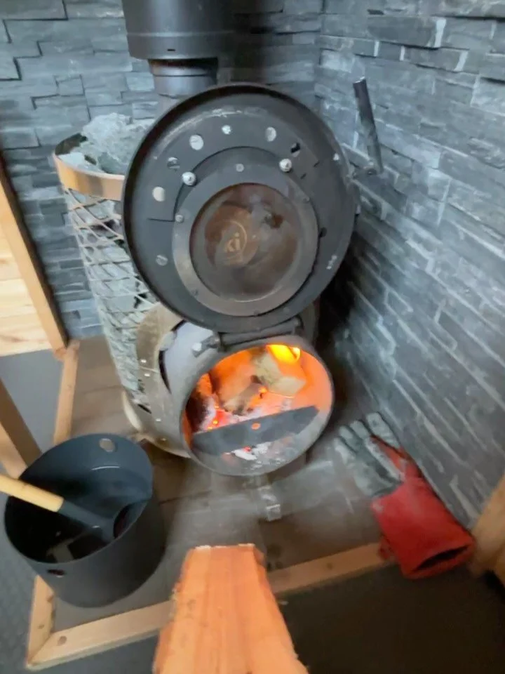 Yes, the bar with a sauna. open at 9:30a for @liverpoolfc. come after the gym, or after lunch, or for the Pistons game, or for the Lions game :/ or just because 🙂 warm bone broth, glogg, and company all day.