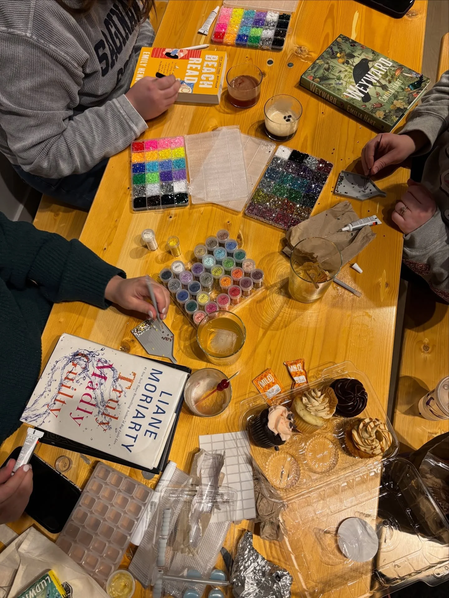 📚recently had a group of friends in for a hangout &amp; cupcakes &amp; cocktails &amp; taco bell &amp; crafty book decorating night. it was awesome. btw, we&rsquo;re hosting a book fair with @bookmarksmidlnd on sunday at 2. enjoy your tuesday.