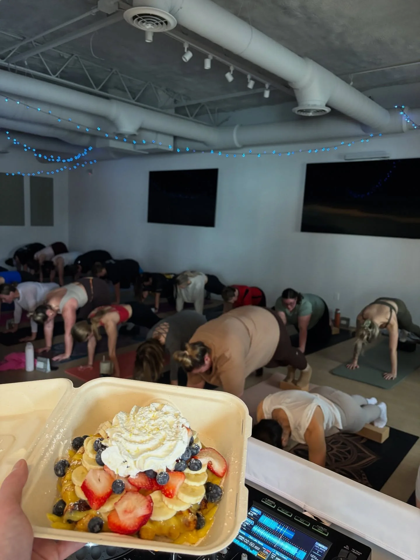 yesterday was so cool. everything happening at Nord all at once. sports, pilates, waffles, jewelry, mimosas, a DJ, and YOU. sundays are so back (kinda like abercrombie)(or maybe they never left?) open today at 2.