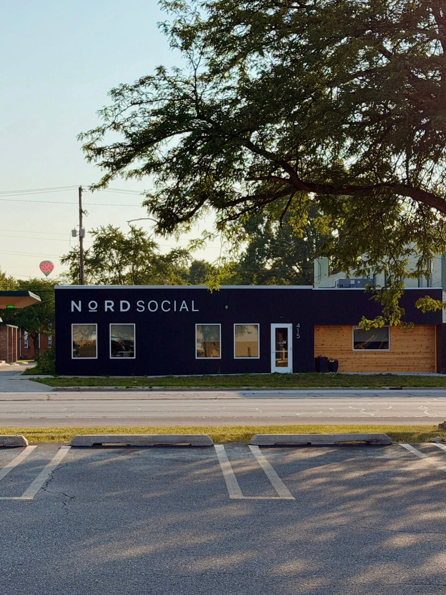 🎈a cocktail &amp; beer hangout in the heart of Midland.
