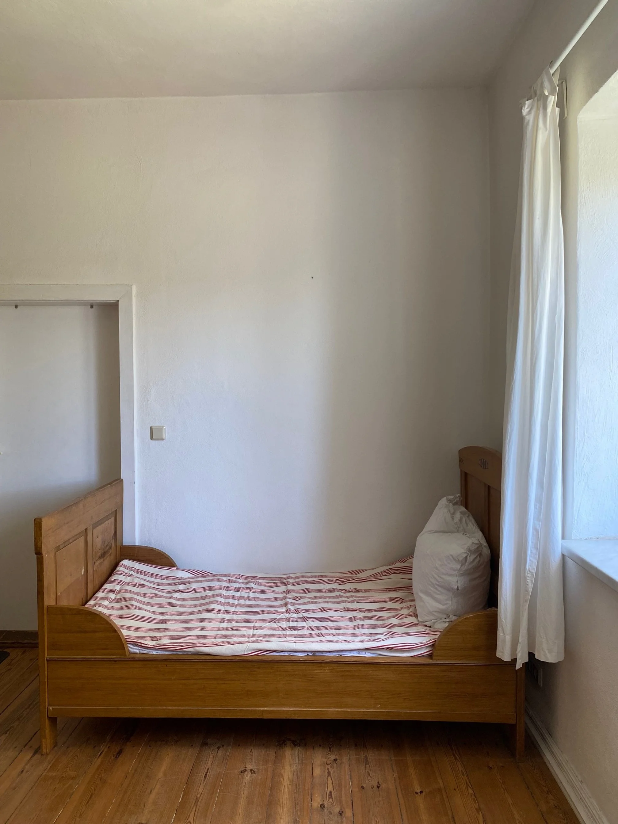 Westfluegel_Zimmer1_2.jpg