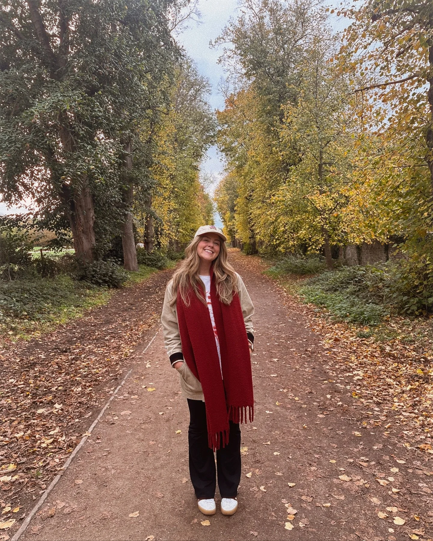 Me: 💭✏️😭📕💀🕰️🕯️🥀😩
Pumpkins and leaves: 🍁🎃🍂✨☕️🍄&zwj;🟫🧡
Me: 🙂🙂🙂